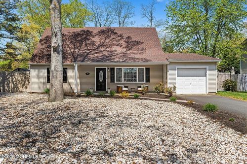 88 Almond Dr, Toms River, NJ, 08753-1786 | Card Image