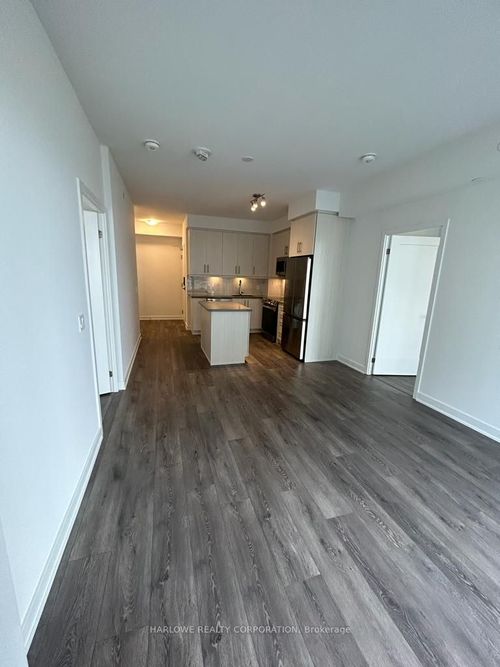 606-105 Oneida Cres, Richmond Hill, ON, L4B0H6 | Card Image