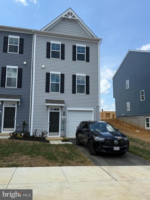767 Lord Fairfax St, CHARLES TOWN, WV, 25414 | Card Image