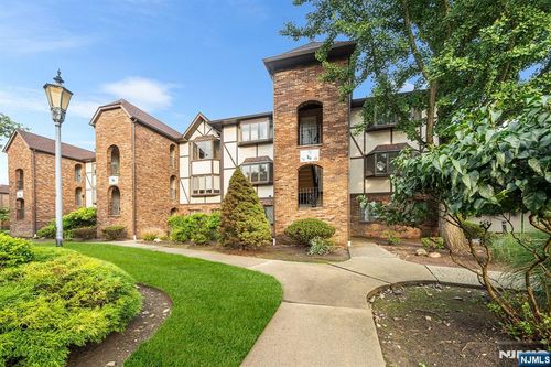 70 Hawthorne Ave, Park Ridge, NJ, 07656-1221 | Card Image