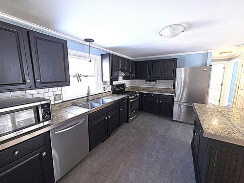 9 Norton Woods Dr, Newmarket, NH, 03857-2111 | Card Image