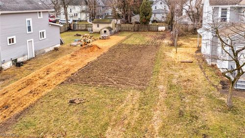 52 Norwood St, Barberton, OH, 44203-1319 | Card Image