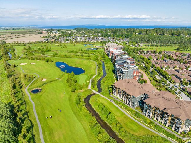 10 minute drive or 20 minute cycle to lovely Centennial Beach! | Image 40