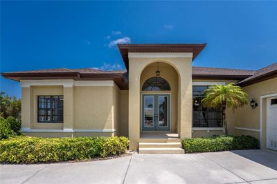 What a pretty entryway! | Image 2