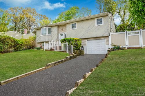 8 Gaymor Ln, Farmingville, NY, 11738-1013 | Card Image