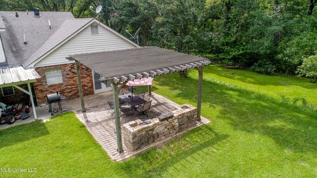211 Traceway barbeque area | Image 14