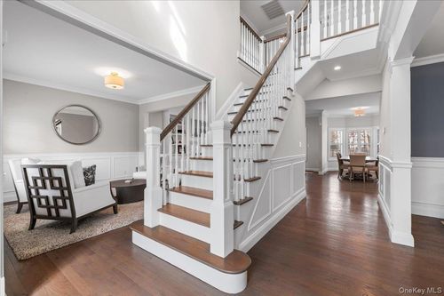 42 Meadowbrook Rd, Syosset, NY, 11791-2116 | Card Image