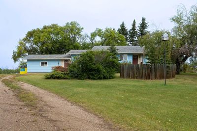 25566 Highway 42, House detached with 4 bedrooms, 2 bathrooms and null parking in Red Deer County AB | Image 2