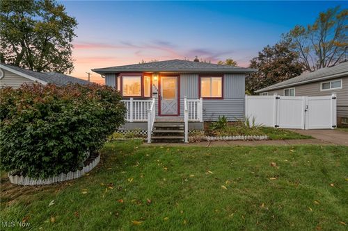 5250 W 151st St, Brook Park, OH, 44142-1743 | Card Image