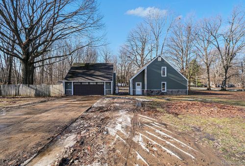 1364 Munson St, Burton, MI, 48509-1838 | Card Image