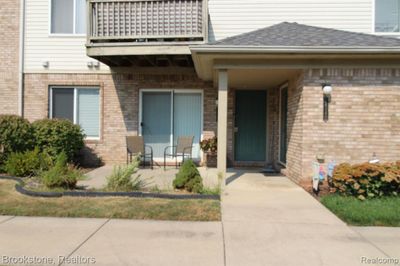 39 - 24134 Wedgewood Circle, Condo with 2 bedrooms, 1 bathrooms and null parking in Warren MI | Image 1