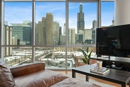 706b-123 S Green St, Chicago, IL, 60607-3496 | Card Image