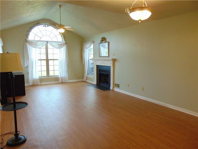 2007 Lake View Dr, Condo with 3 bedrooms, 3 bathrooms and 2 parking in Rostraver PA | Image 11