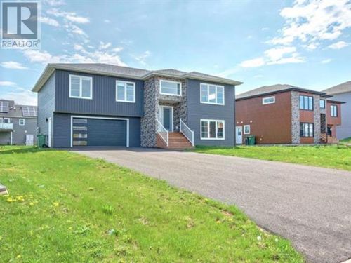 18 Maple Leaf Row, Stratford, PE, C1B4E6 | Card Image