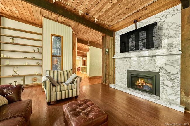 Living Room gas fireplace | Image 12