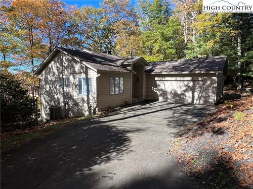 178 Sorrento Park Dr, Blowing Rock, NC, 28605-9412 | Card Image