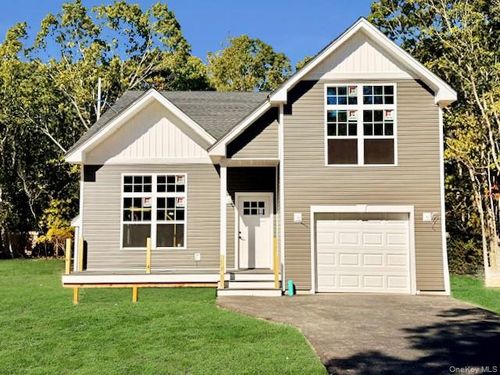 71 Palmetto Dr, Shirley, NY, 11967-4126 | Card Image