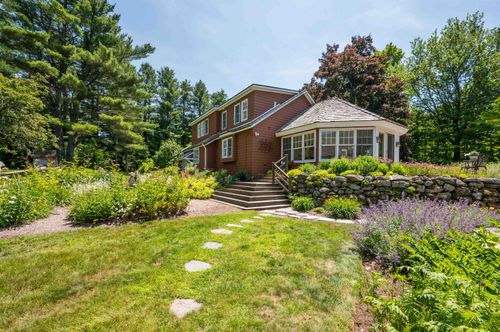 100 Page Rd, New London, NH, 03257-5781 | Card Image