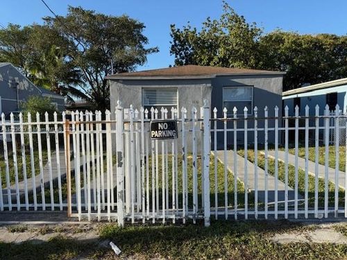 1545 Nw 68th St, Miami, FL, 33147-7135 | Card Image