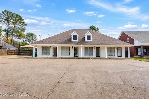 1041 Lake Village Cir, Brandon, MS, 39047-6743 | Card Image