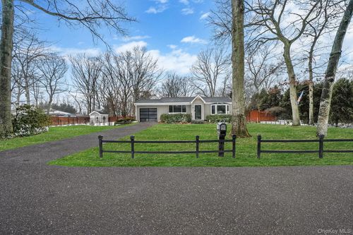 100 Parkside Ave, Miller Place, NY, 11764-3119 | Card Image
