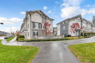 16 - 2070 Oak Meadows Dr, Townhouse with 4 bedrooms, 2 bathrooms and 2 parking in Surrey BC | Image 3