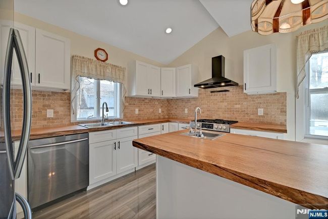 276 Werimus Rd, House other with 4 bedrooms, 3 bathrooms and null parking in Woodcliff Lake NJ | Image 14