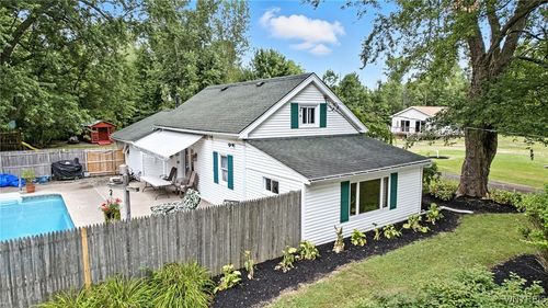 13032 Genesee St, Akron, NY, 14001-9569 | Card Image