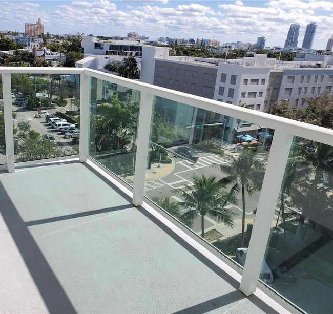 APT-702 - 1000 West Ave, Condo with 2 bedrooms, 2 bathrooms and null parking in Miami Beach FL | Image 5