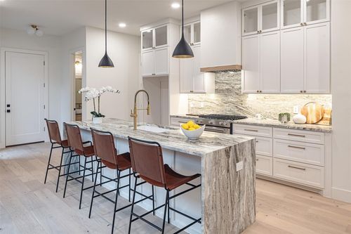 2001 Lucille St, Dallas, TX, 75204-4229 | Card Image