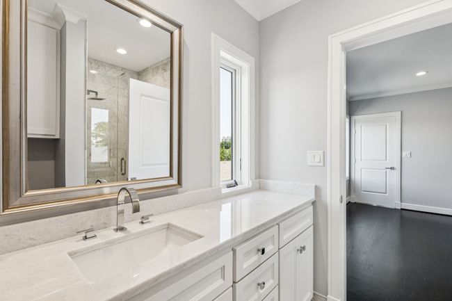 3rd floor bathroom | Image 36