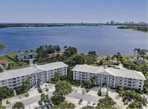 303-3516 Whitehall Dr, West Palm Beach, FL, 33401-1082 | Card Image