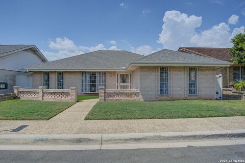 213 Fenwick Dr, Windcrest, TX, 78239-2418 | Card Image