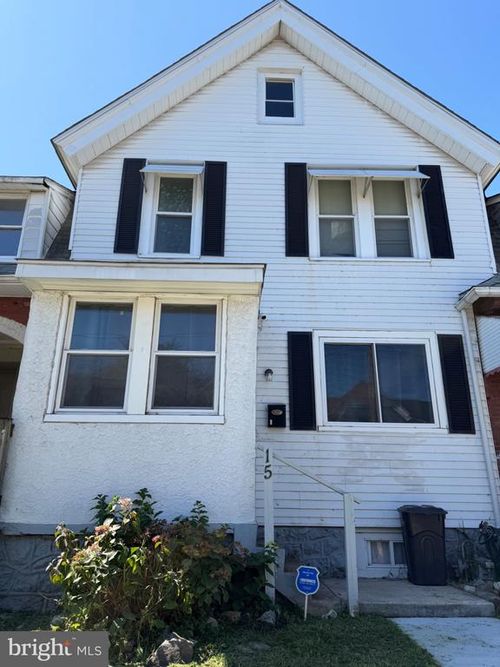 15 Walnut St, MARCUS HOOK, PA, 19061-4633 | Card Image