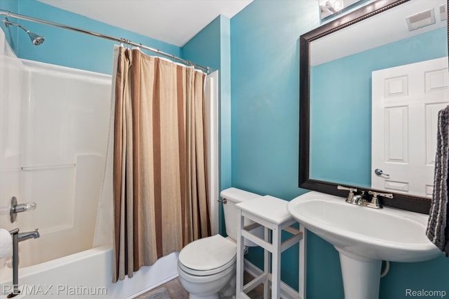 15-1324-Dufree-Blvd-Howell-MI-48843-WindowStill-11.jpg | Image 16