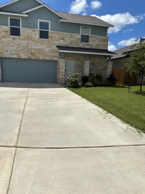 233 Perfect World Loop, Jarrell, TX, 76537-8016 | Card Image