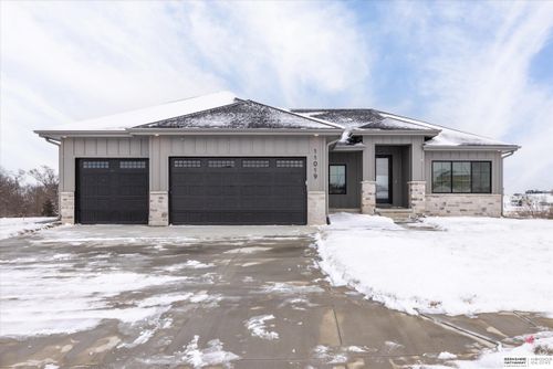 19017 Acorn Dr, Gretna, NE, 68028-5094 | Card Image
