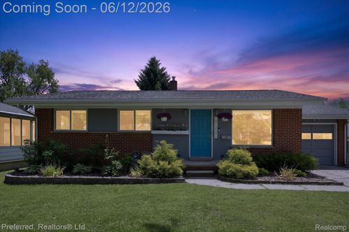 272 Lawson St, Saline, MI, 48176-1544 | Card Image
