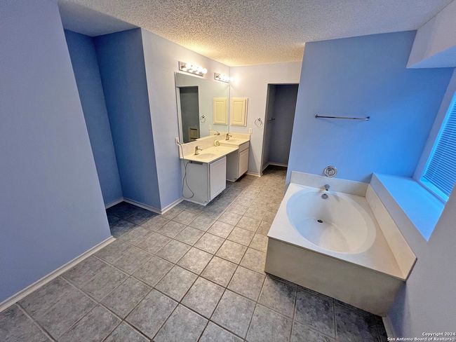 7514 Autumn Ledge, House other with 4 bedrooms, 3 bathrooms and null parking in Converse TX | Image 17