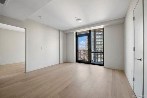 3b-131-02A 40th Rd, New York, NY, 11354 | Card Image