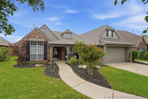 10400 N 114th East Ave, Owasso, OK, 74055-6483 | Card Image