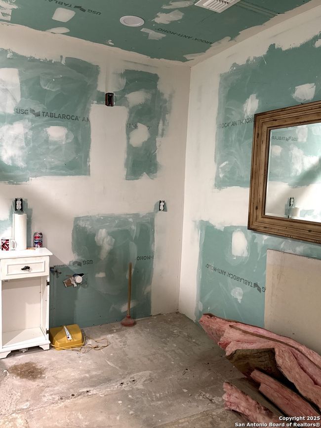 713 Boone St, House other with 2 bedrooms, 2 bathrooms and null parking in Uvalde TX | Image 16