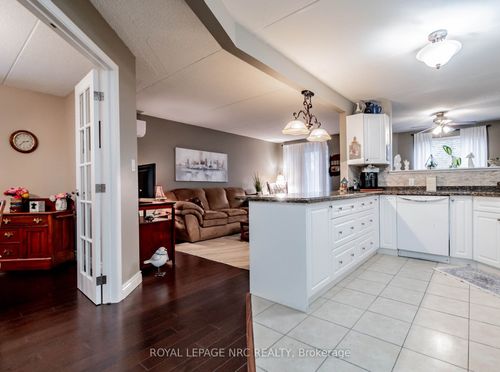 230-4658 Drummond Rd, Niagara Falls, ON, L2E7E1 | Card Image