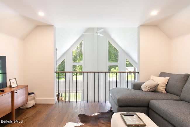 Loft sitting area | Image 18