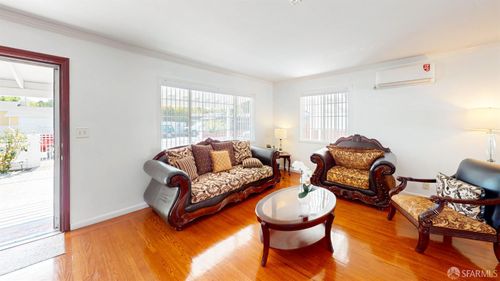 3071 Glendale Ave, Redwood City, CA, 94063-3620 | Card Image