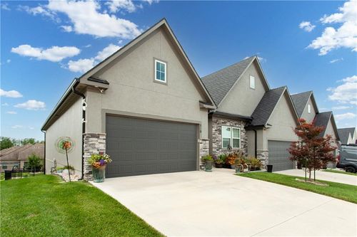 809 Ne Algonquin St, Lee's Summit, MO, 64064-8033 | Card Image
