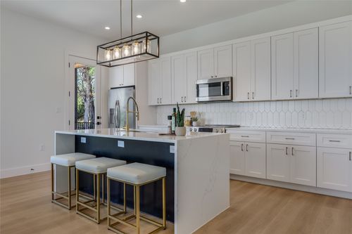 20202 Lincoln Cv, Lago Vista, TX, 78645-6330 | Card Image