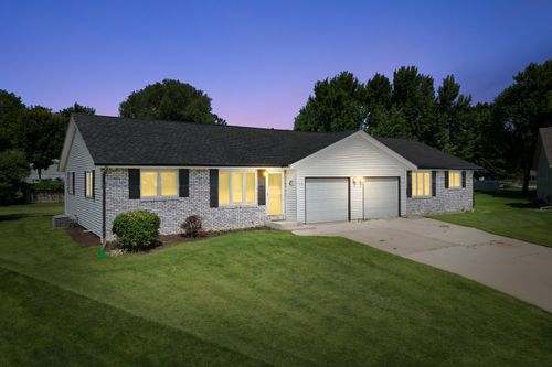 414 Keno Cir, Horicon, WI, 53032-1652 | Card Image