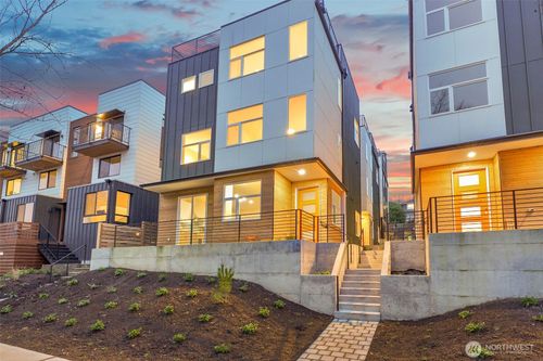 910 15th Ave, Seattle, WA, 98122-4520 | Card Image