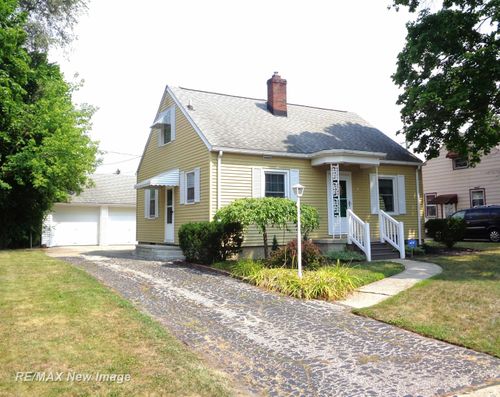 4 Southlawn Ct, Saginaw, MI, 48602-1817 | Card Image